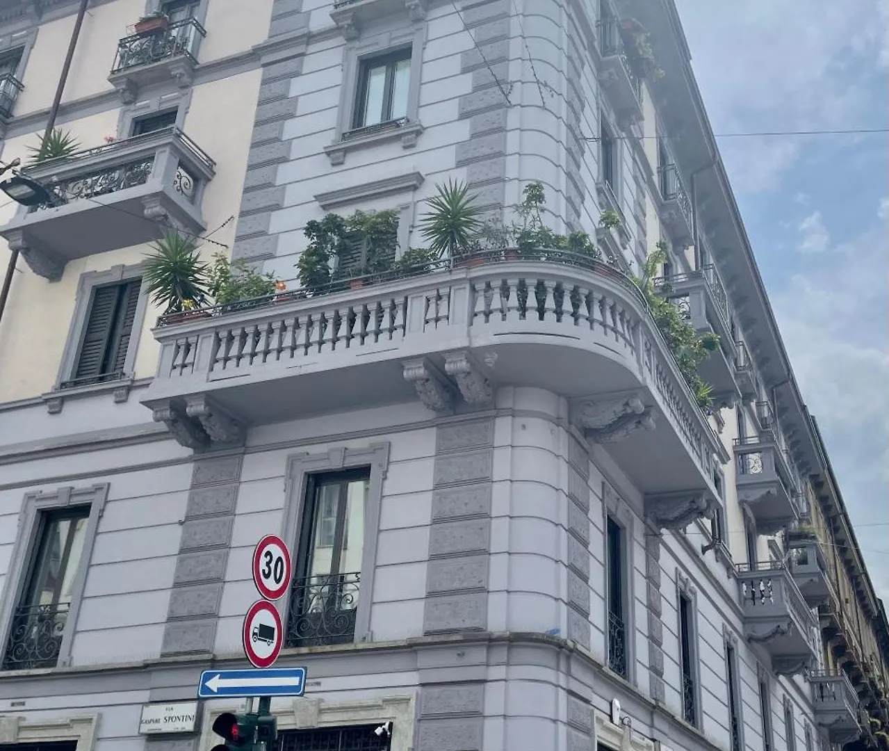 Guest house Younique Boutique Rooms Milan Italy