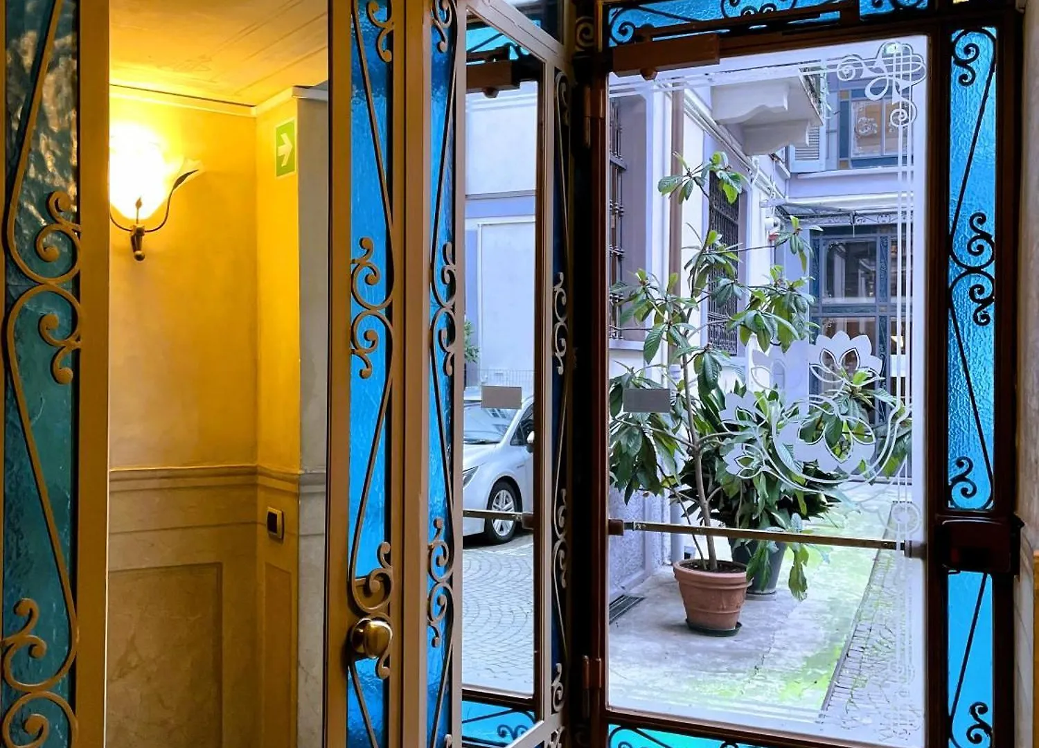 Younique Boutique Rooms Milan 0*,