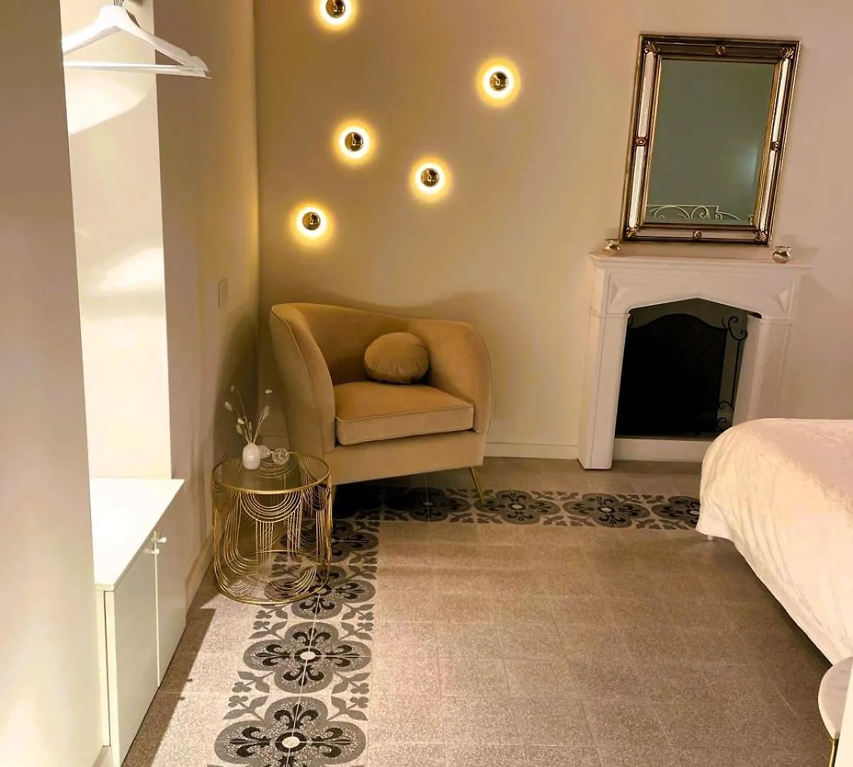 Younique Boutique Rooms Milan Italy