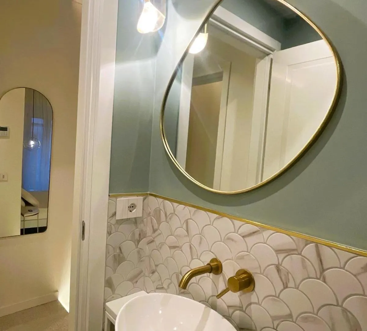 Younique Boutique Rooms Milan 0*,  Italy