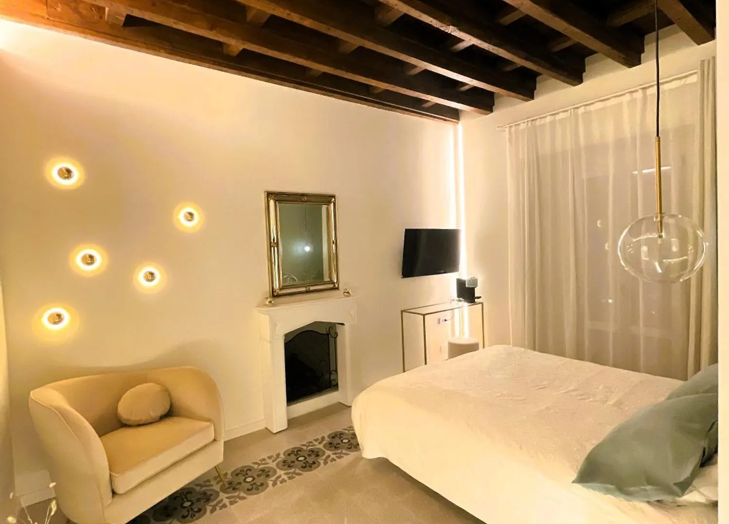 Younique Boutique Rooms Milan Italy