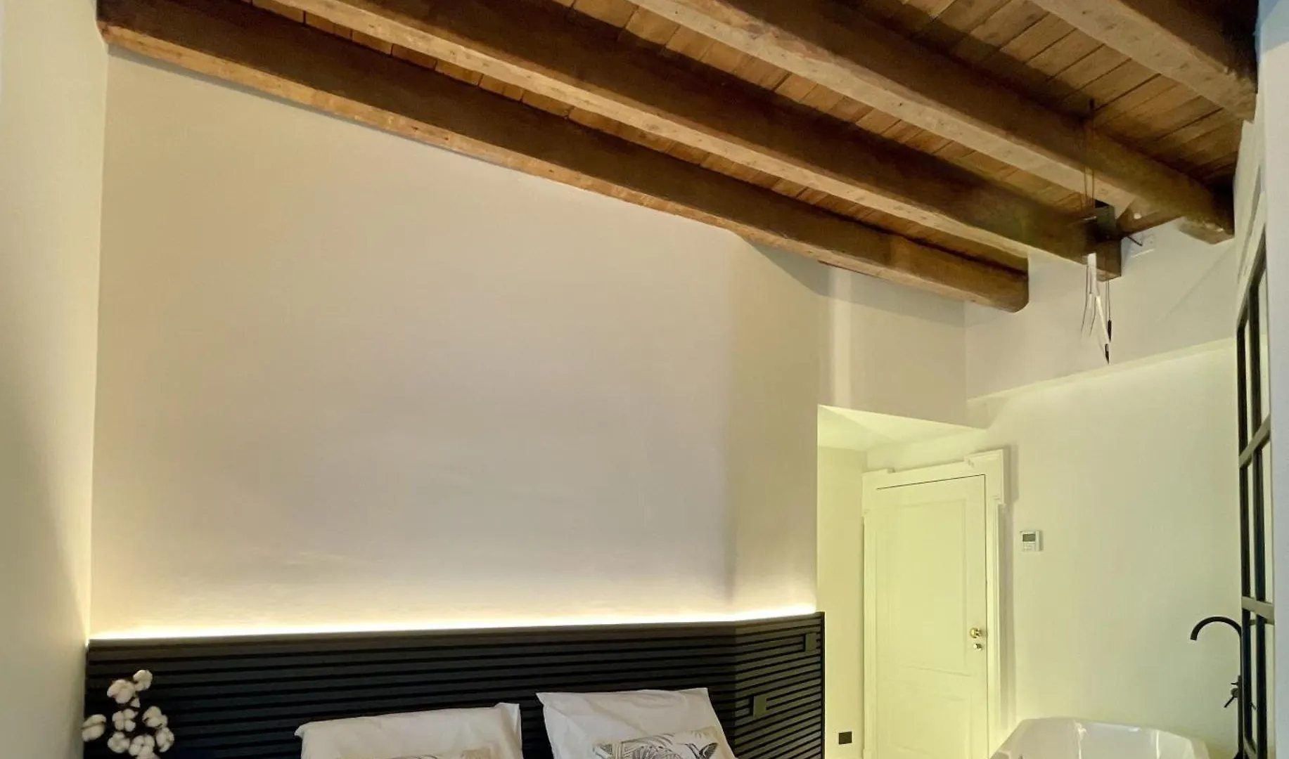 Guest house Younique Boutique Rooms Milan Italy